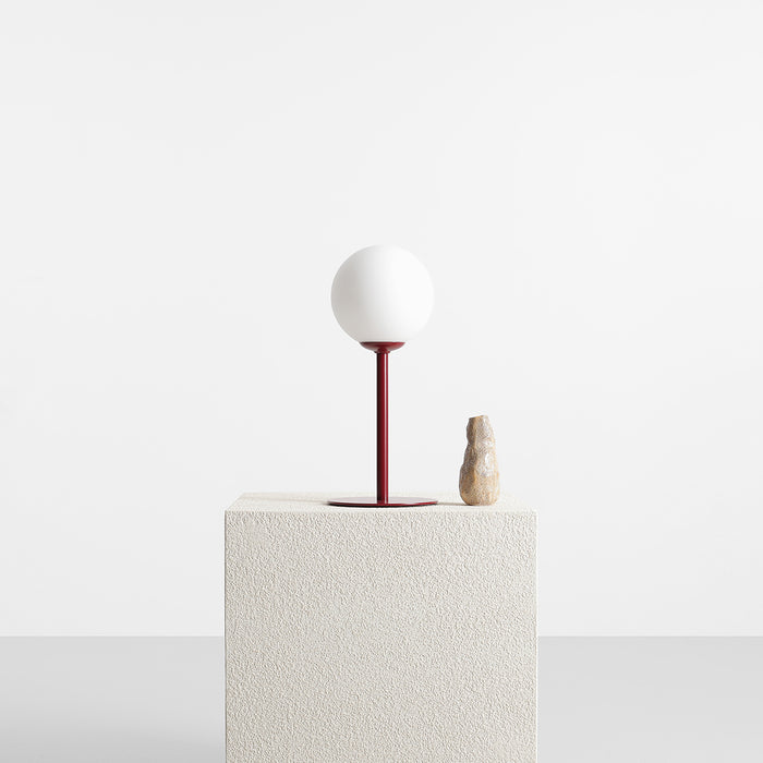 Lampe de table en métal avec globe en verre Pinne Bordeau - Aldex